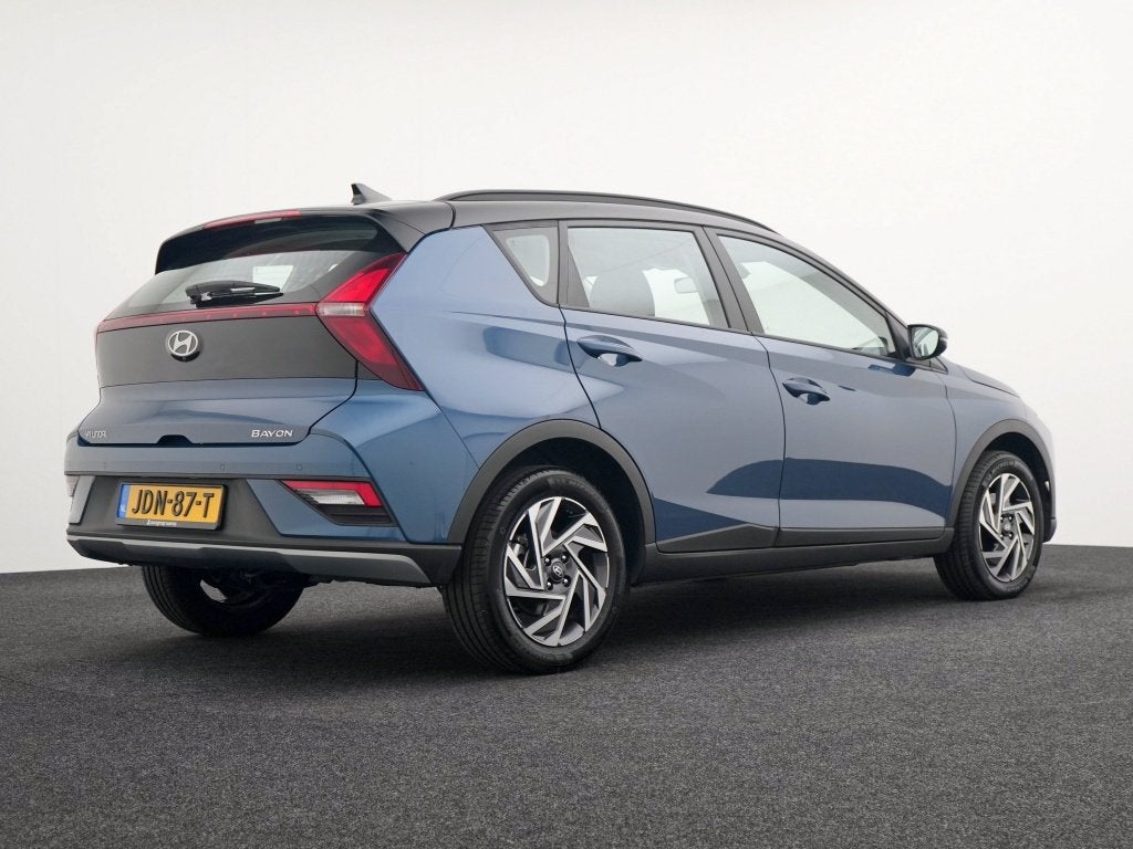 Hyundai Bayon 1.0 T-GDI Comfort | Navigatie | LED | Bedienen, Auto's, Dealer onderhouden, 1095 kg, Blauw, Origineel Nederlands