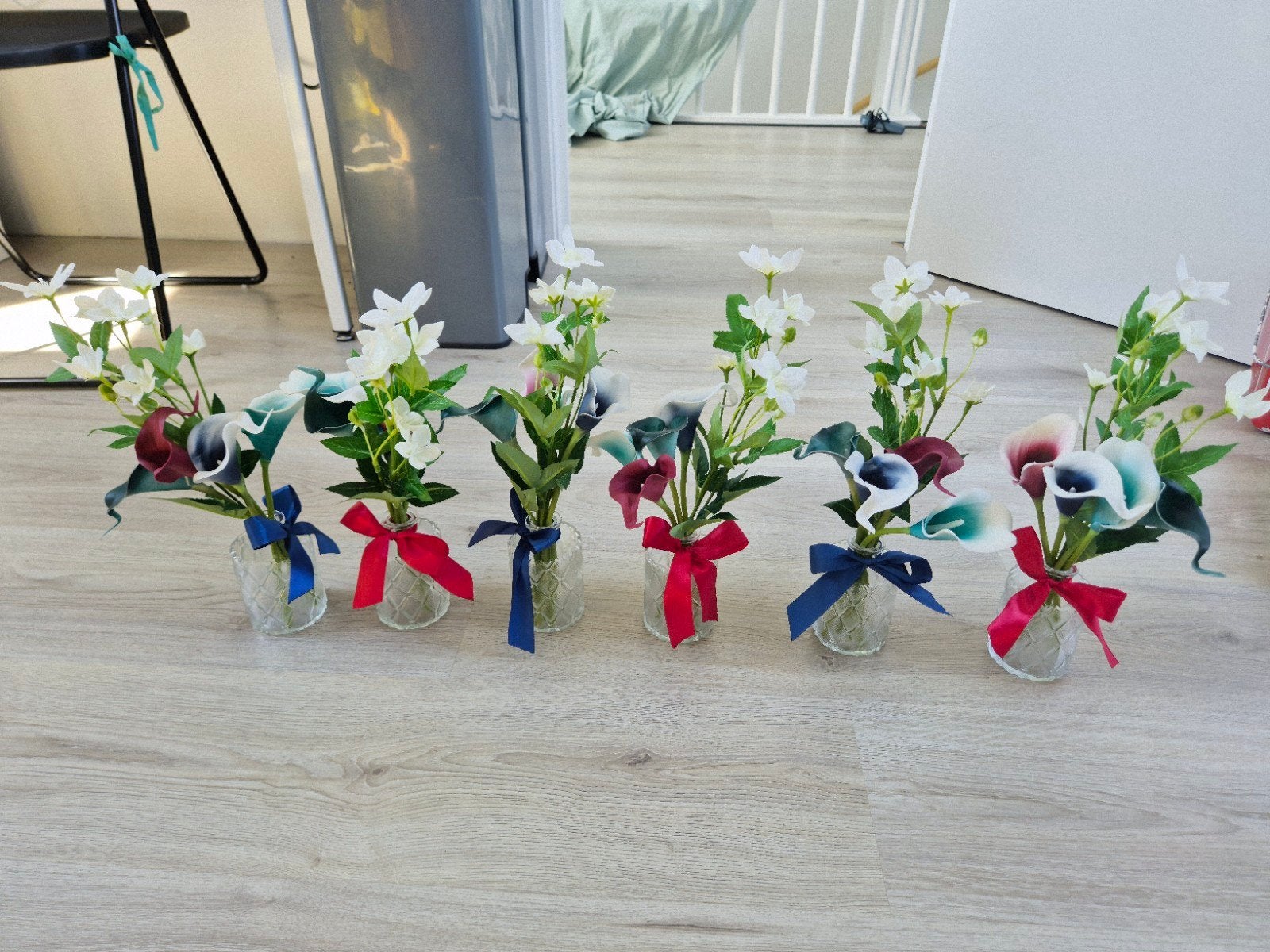 6 Bloemvaasjes met Calla Lelies voor bruiloft of evenement., Antiek en Kunst, Ophalen