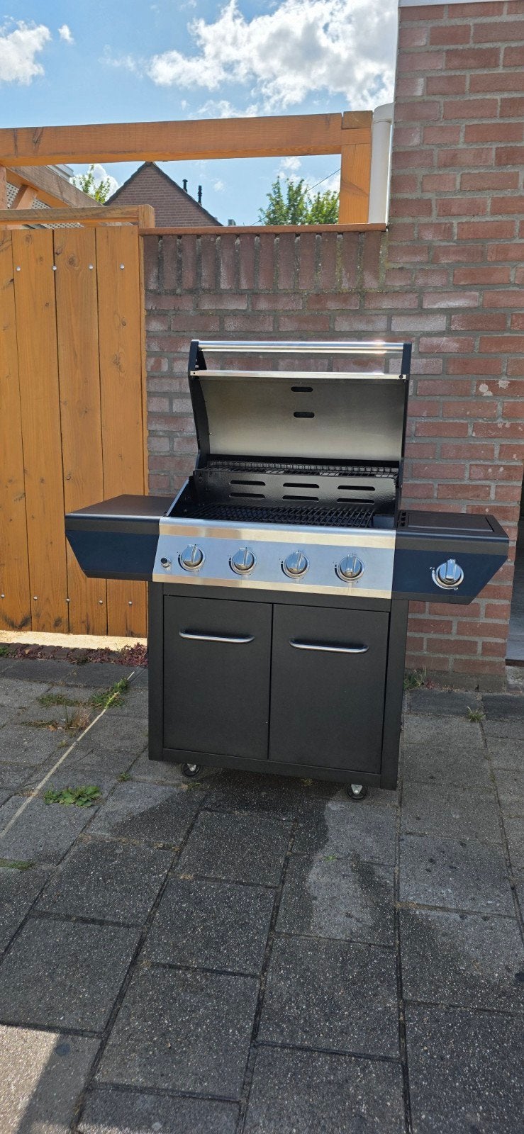 Central Park Gasbarbecue, BBQ met 4 branders en zijbrander, Ophalen, Gebruikt