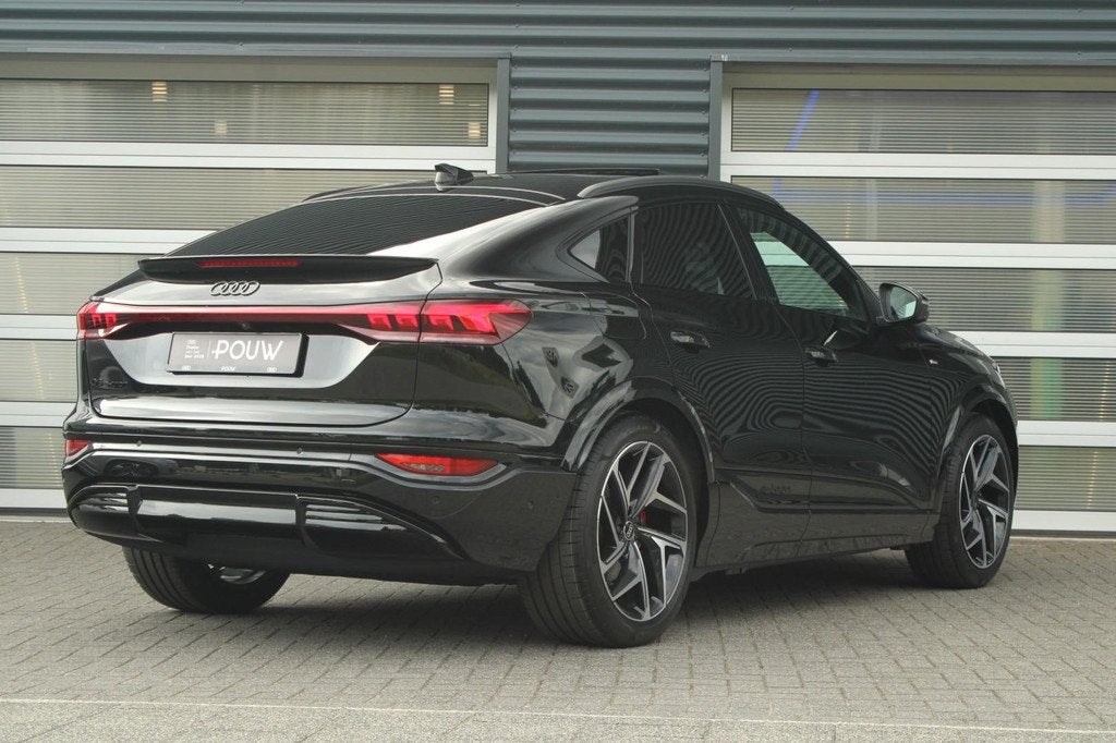 Audi Q6 Sportback e-tron 306pk S Edition Performance 100 kWh, Auto's, Audi, Automaat, 12 maanden, Zwart, Leder