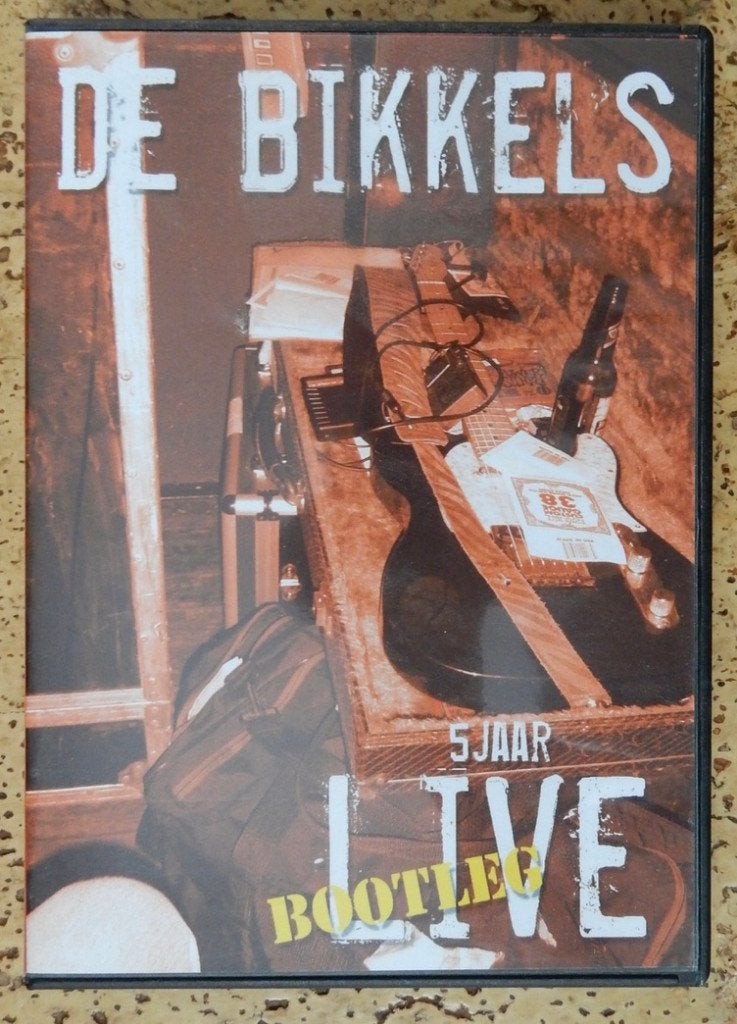 dvd De Bikkels 5 jaar live BOOTLEG GESIGNEERD, Ophalen, Alle leeftijden, Zo goed als nieuw, Speciale editie
