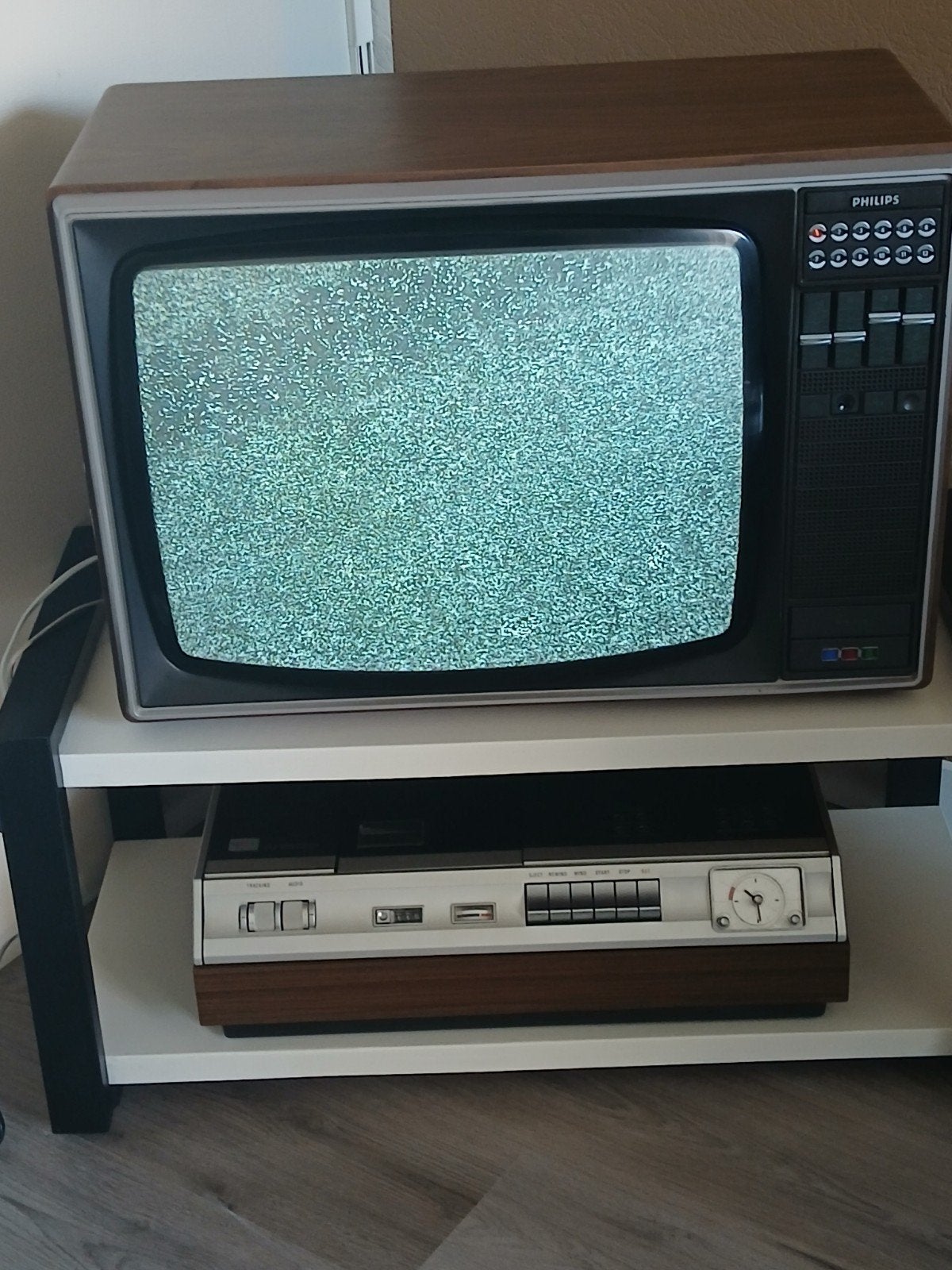 TE KOOP 2 KTV VINTAGE PHILIPS * ZEER NETJES *, Ophalen