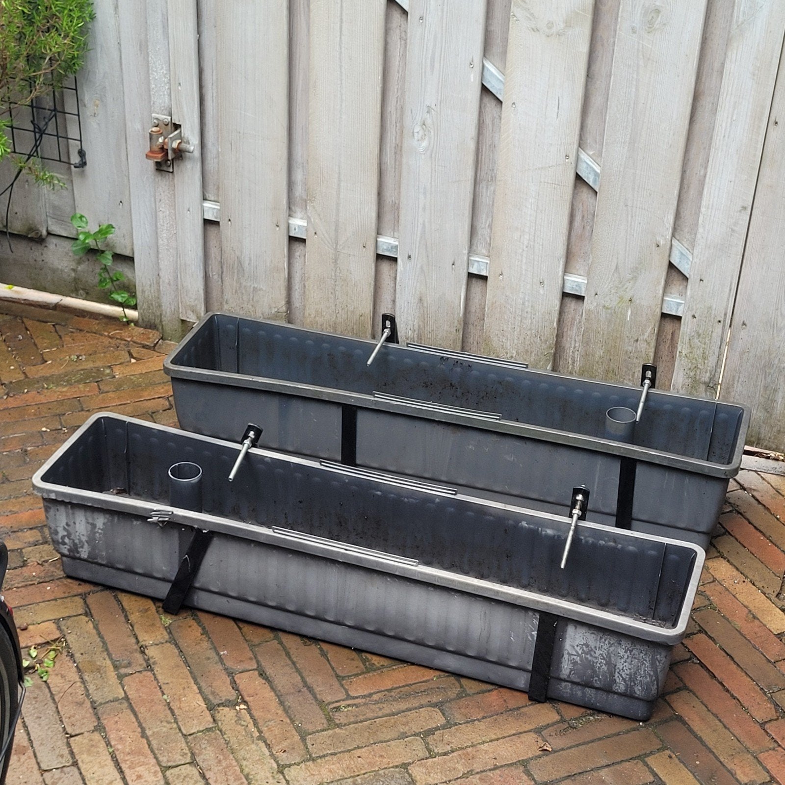 2 plantenbakken c.a. 100x20x20 cm met balkonbeugels, Tuin en Terras, Ophalen, Kunststof, Gebruikt, Minder dan 30 cm