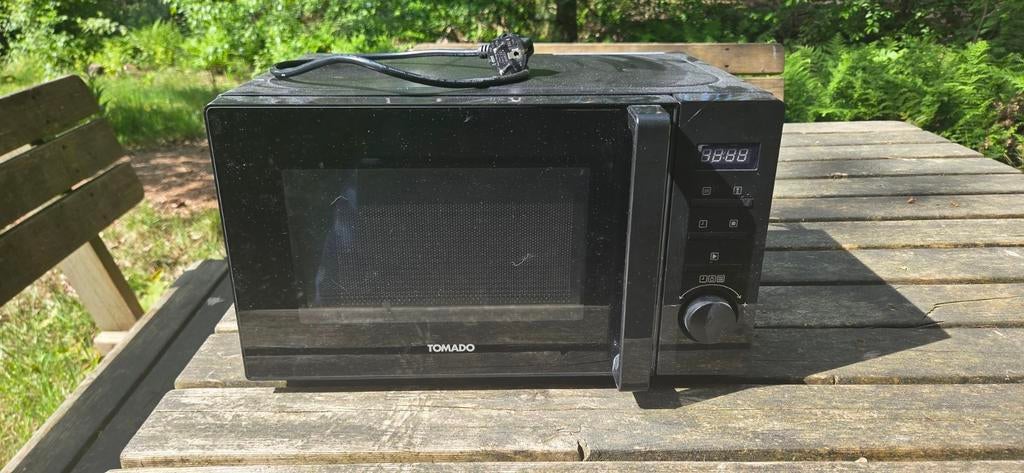 Tomado Solo Magnetron TMS2002B - Zwart, Witgoed en Apparatuur, Magnetrons, Ophalen, Draaiplateau, Magnetron, Zo goed als nieuw