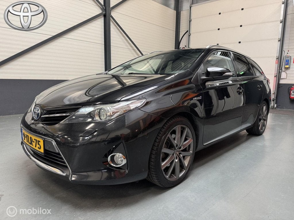 Toyota Auris TS 1.8 Hybrid Lease+ Navi|Pano|Xenon|2xPDC|Trek, Auto's, Toyota, Euro 5, 136 pk, Gebruikt, Zwart