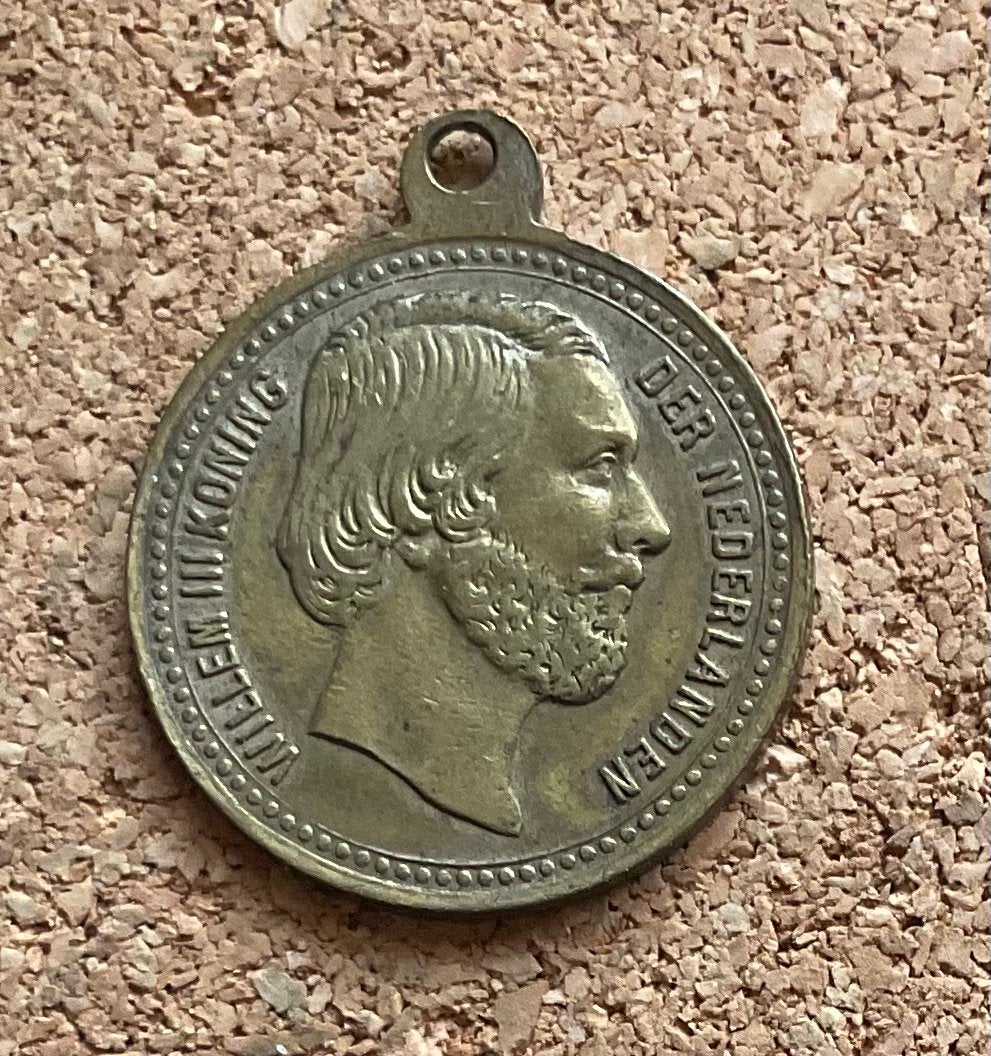 Penning Hanger Medaille - Willem III Zilveren Kroningsfeest., Ophalen of Verzenden, Overige materialen, Nederland
