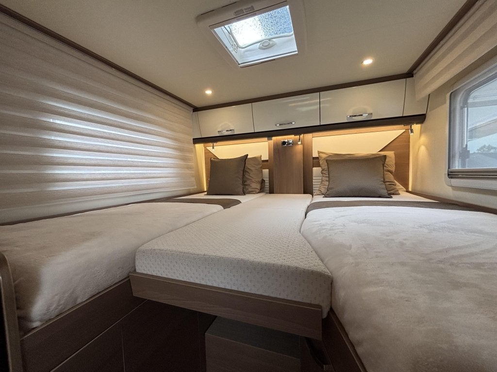 Bürstner Lyseo 728 Harmony Line ENKELE BEDDEN 9T AUTOMAAT, Caravans en Kamperen, Automaat, Ringverwarming, Fiat, 7 tot 8 meter