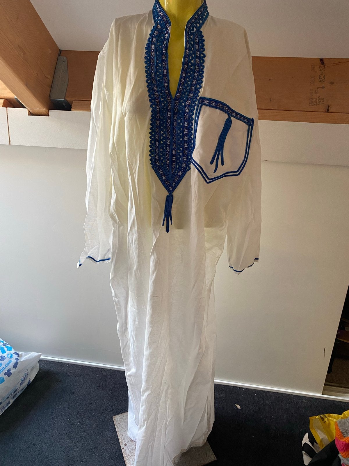 Carnaval/Halloween kostuum XL - Wit met blauw borduursel, Carnaval, Maat 46/48 (XL) of groter, Ophalen of Verzenden, Zo goed als nieuw