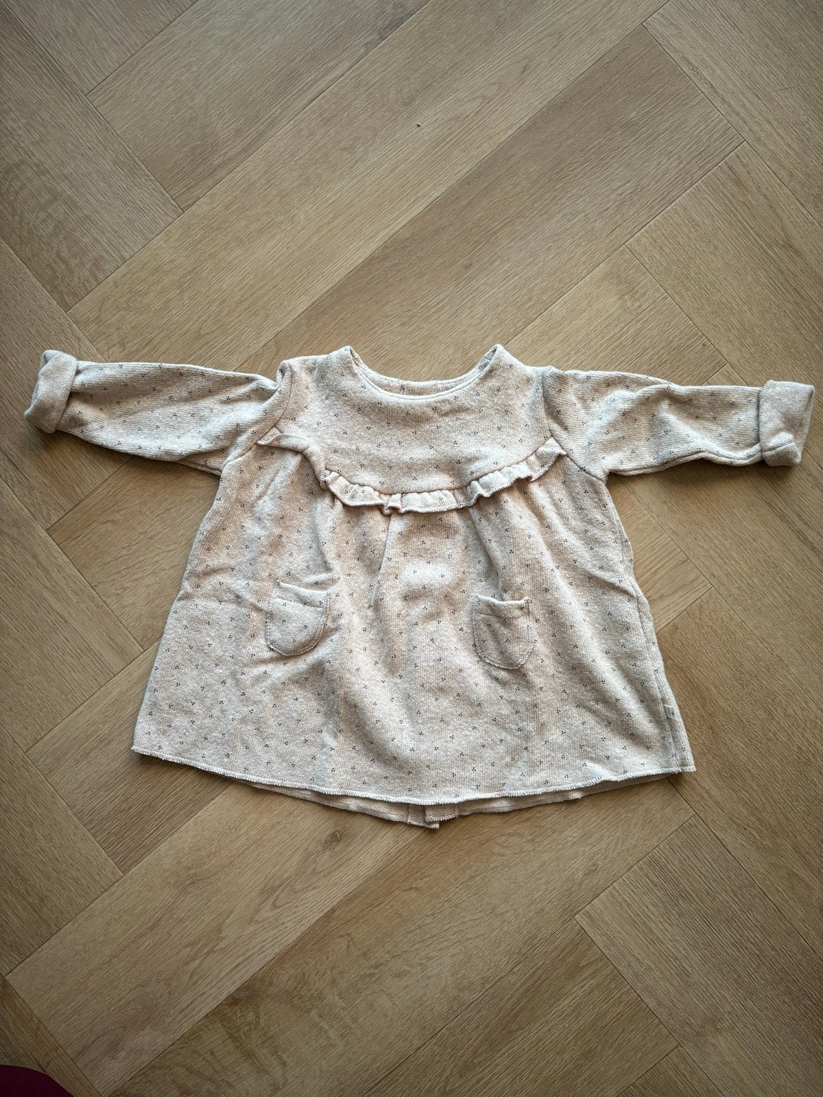 Nieuw 1+ in the family jurkje, 6 maanden, met prijskaartje, Kinderen en Baby's, Ophalen of Verzenden, Nieuw, Meisje