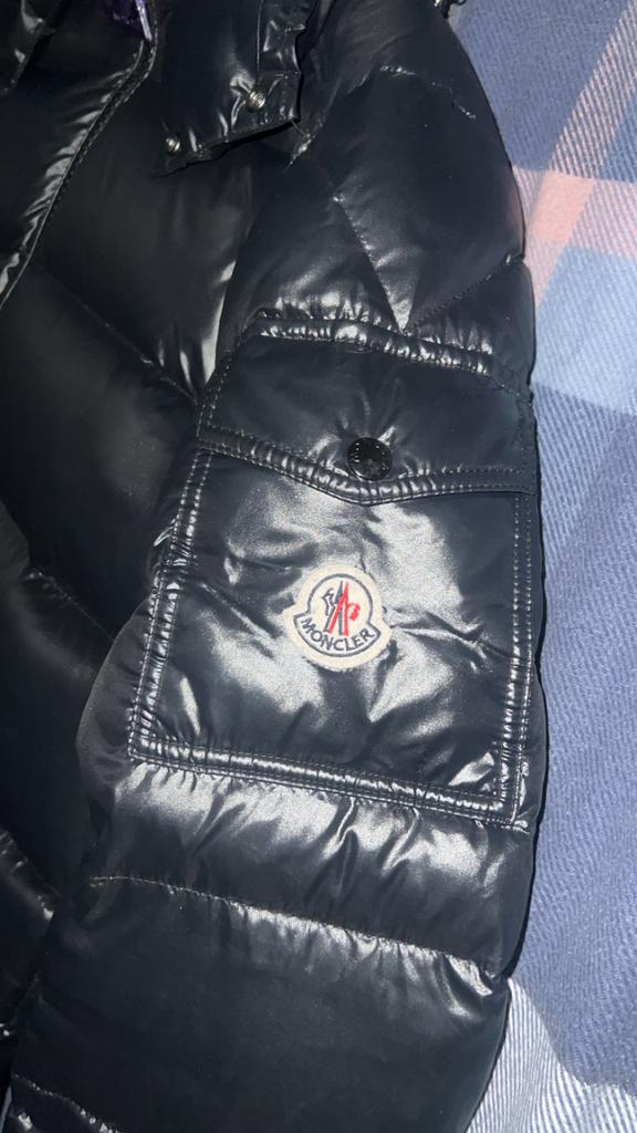 Moncler jas maat 2 (M) valt als S, Ophalen of Verzenden, Zo goed als nieuw, Zwart