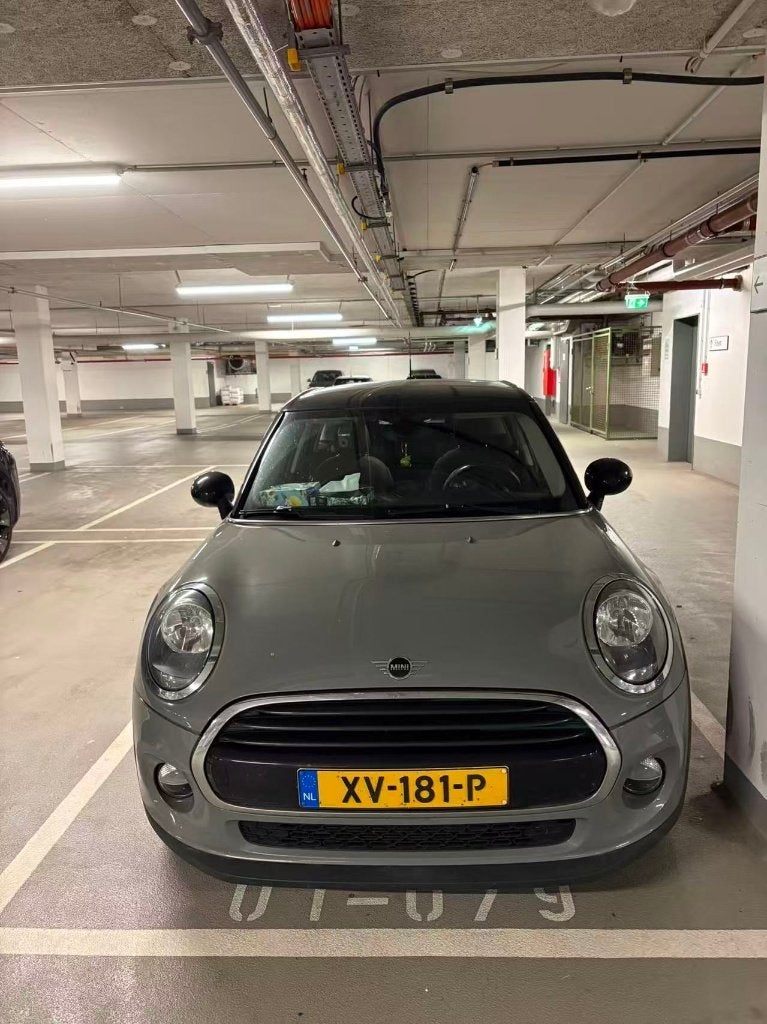 Mini Cooper 1.5 Automatic Business Edition 5-Door Year 2019, Origineel Nederlands, Grijs, Particulier, 3 cilinders