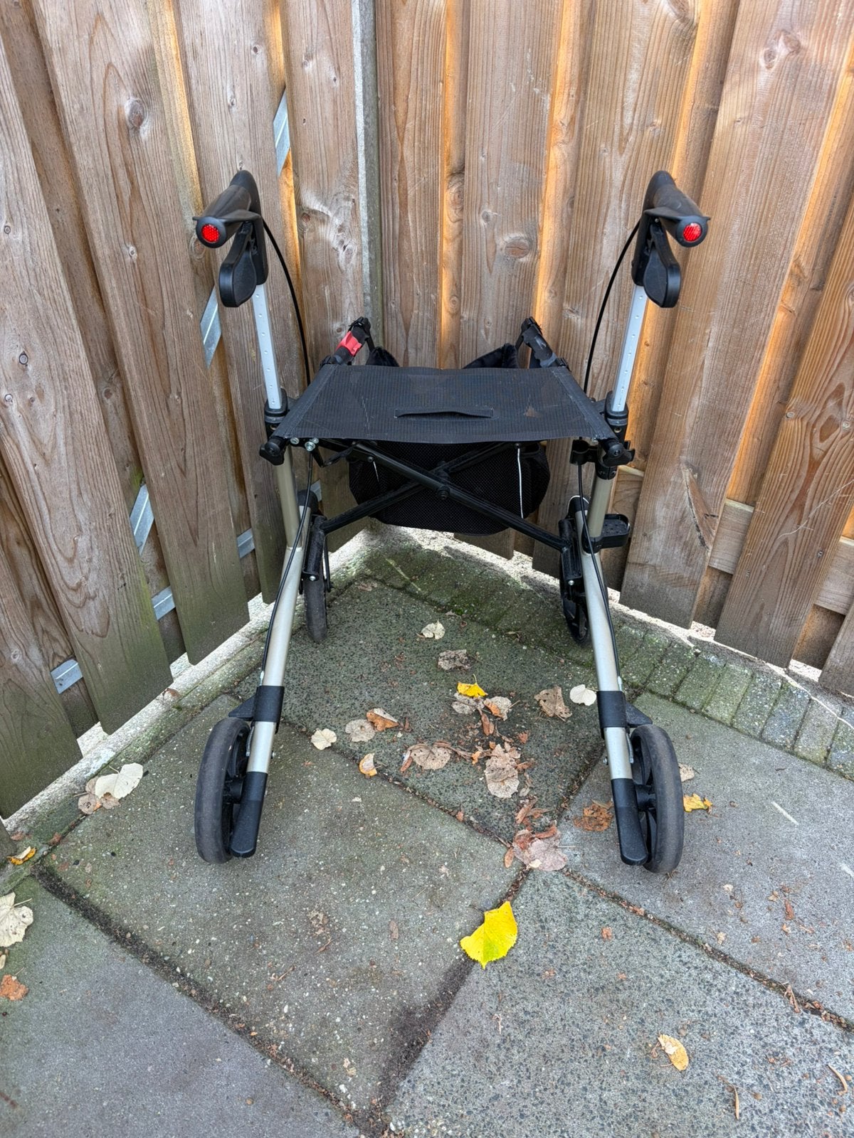 Rollator lichtgewicht en inklapbaar incl stevig dienblad, Ophalen, Lichtgewicht, Gebruikt