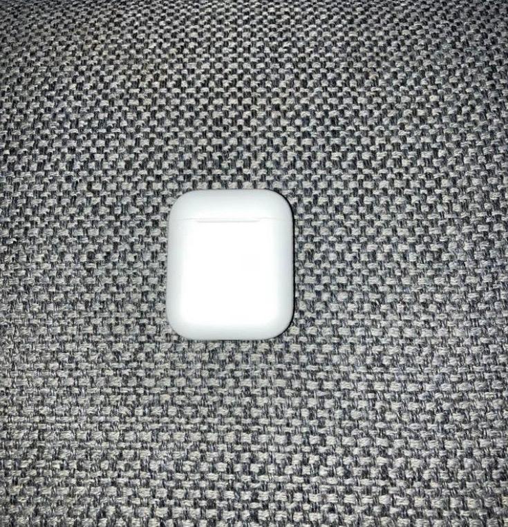 Apple AirPods 2 Oplaadcase (zonder oortjes), Overige merken, Gebruikt, Draadloos, Op oor (supra aural)