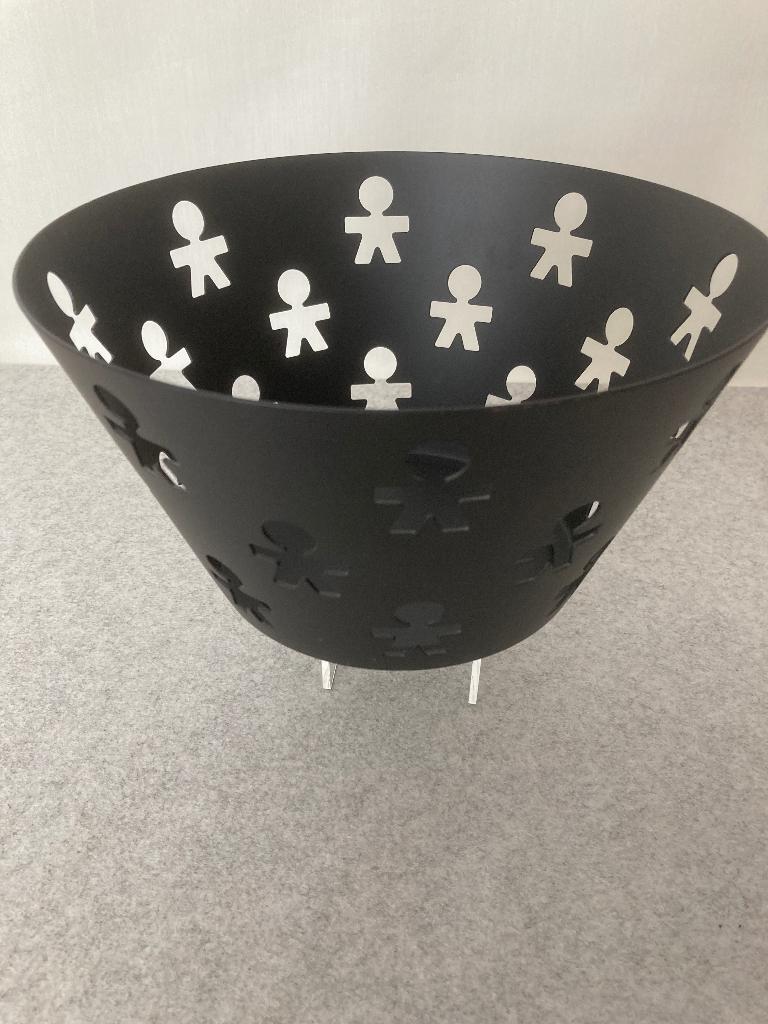 zwarte fruitschaal met figuurtjes Alessi, Huis en Inrichting, Woonaccessoires | Schalen en Manden, Overige materialen, Schaal