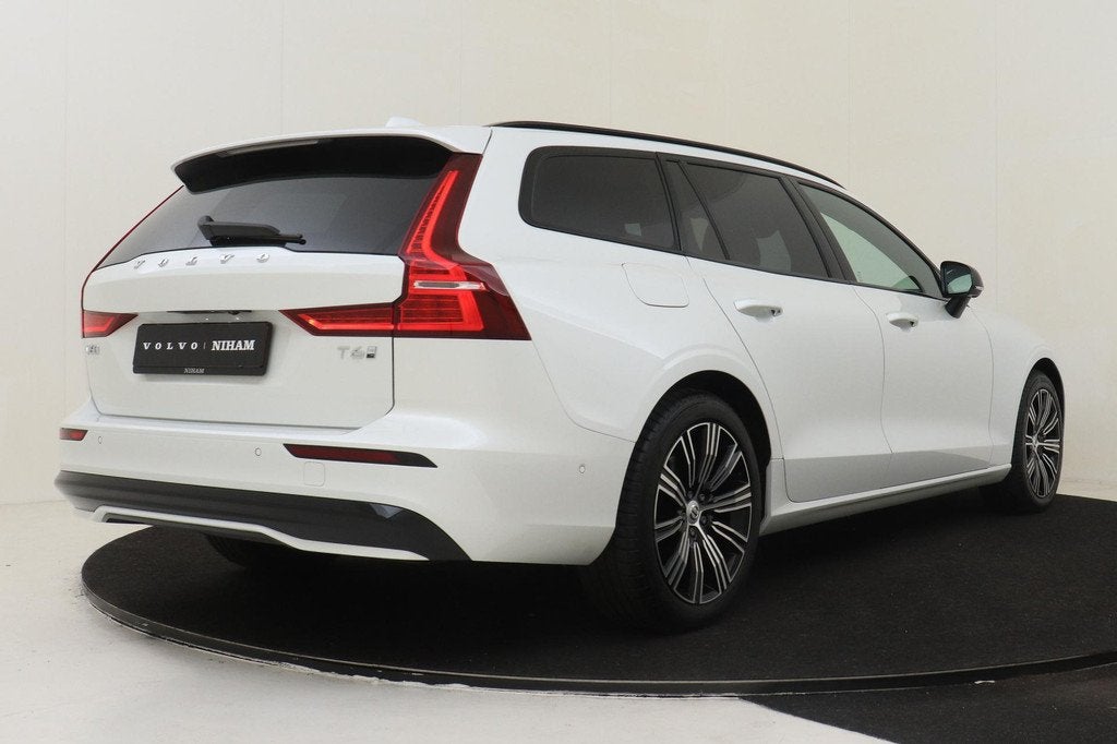 Volvo V60 T6 PLUG-IN HYBRID AWD ULTRA DARK *FULL OPTIONS!* -, Automaat, 12 maanden, Lichtsensor, Gebruikt
