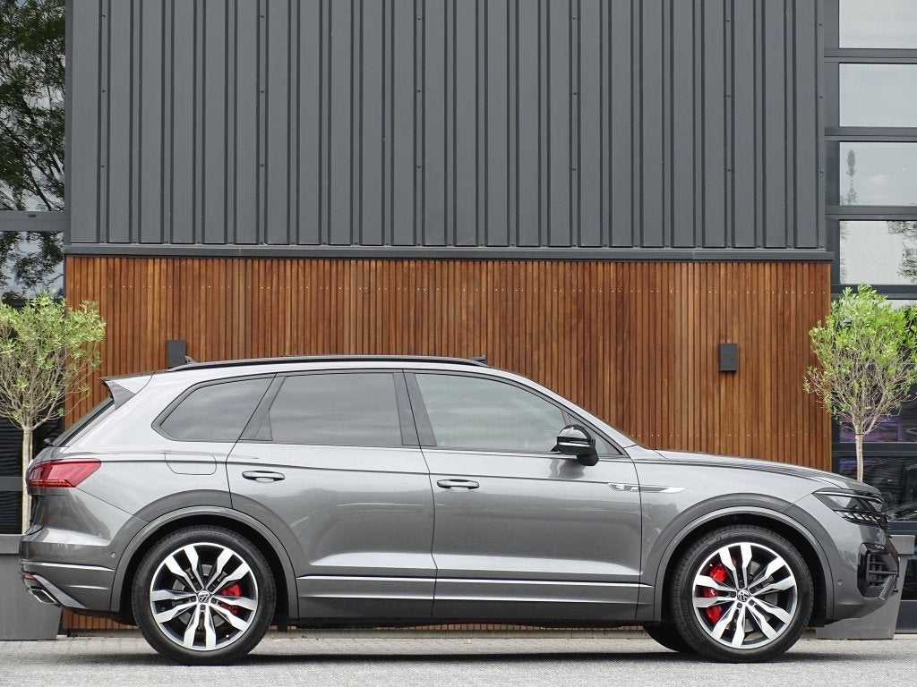Volkswagen Touareg 3.0 e-Hybrid 462PK 4-Motion R / Massage /, Automaat, Dealer onderhouden, 14 kWh, Gebruikt
