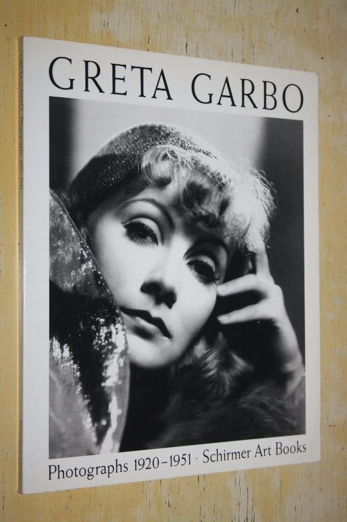 Greta Garbo Photographs 1920 1951 Russell Ball Cecil Beaton, Ophalen of Verzenden, Gelezen, Fotografen
