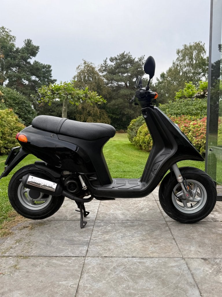 Foto 2 van ⭐️Piaggio Typhoon 50cc 2 takt glans zwart Brom nette staat⭐️