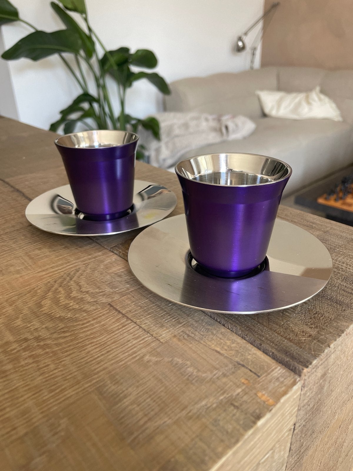 Nespresso kopjes met schotel - Paars, Huis en Inrichting, Ophalen, Overige merken, Zo goed als nieuw, Metaal