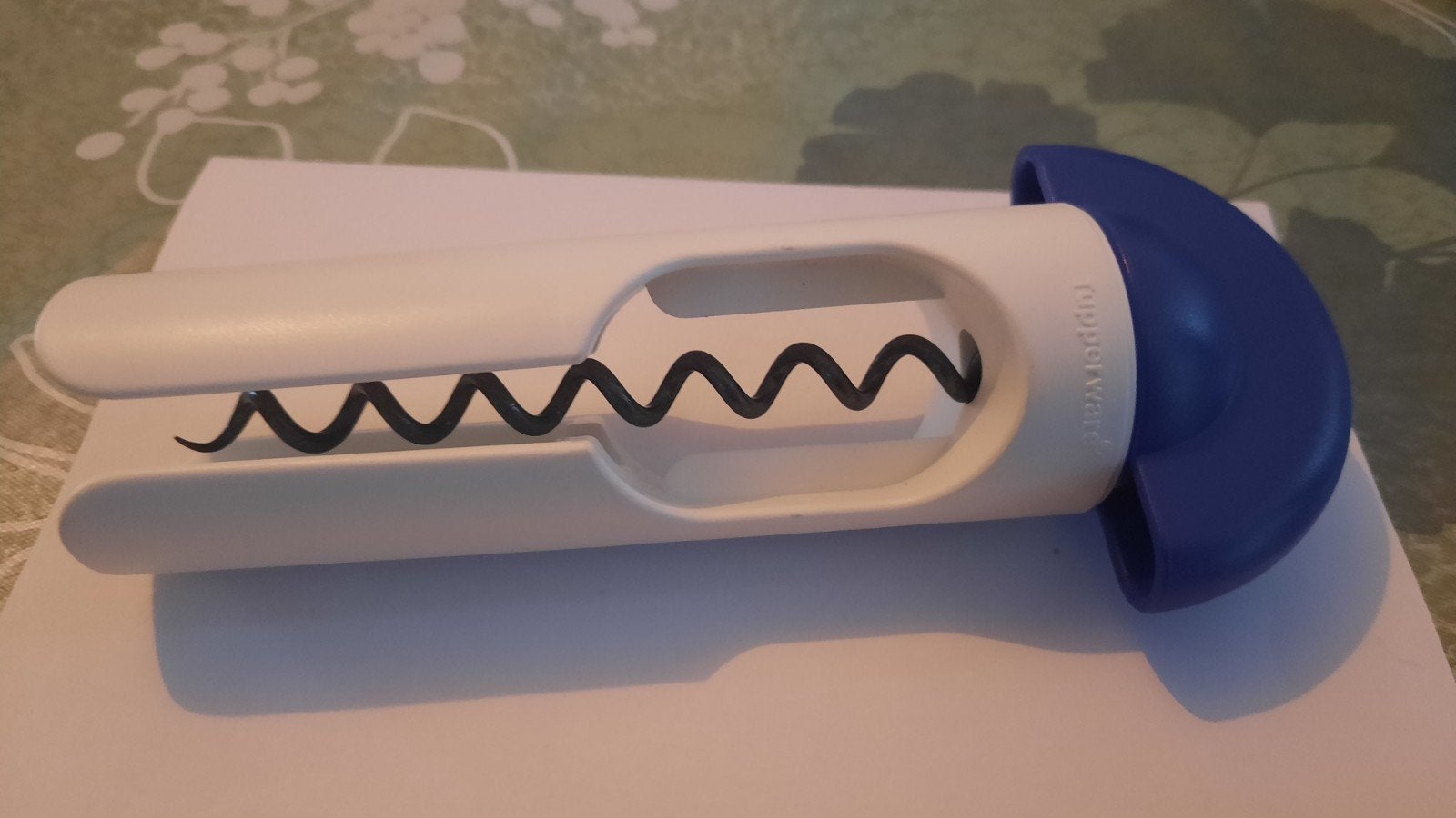Tupperware Kurkentrekker - Wit/Blauw, Huis en Inrichting, Ophalen of Verzenden, Gebruikt, Blauw, Overige typen