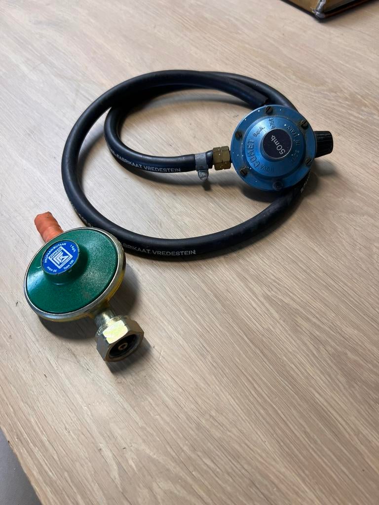 2x gasdrukregelaar + slang propaan/butaan 30/50mb, D, Ophalen of Verzenden, Zo goed als nieuw, D