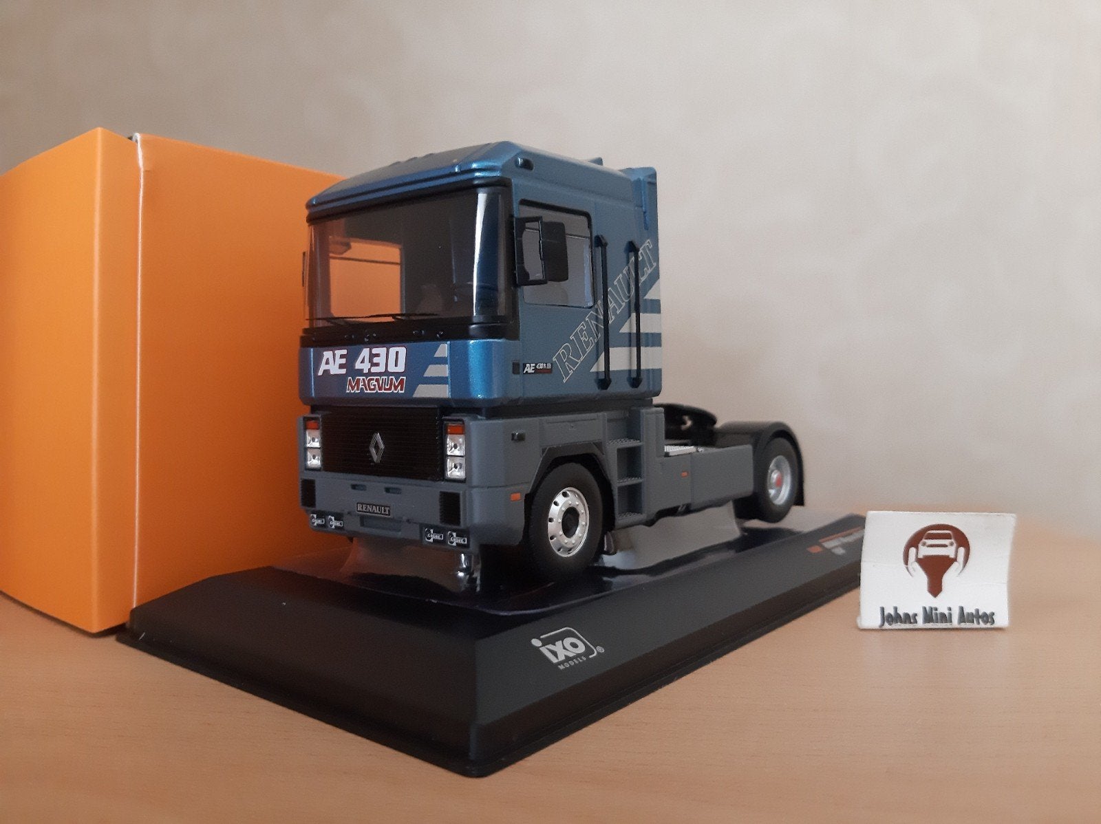 Renault Magnum AE 430 Ti 1992 blauw-metallic IXO Trucks 1:43, Hobby en Vrije tijd, Modelauto's | 1:43, Overige merken, Nieuw, IXO Trucks