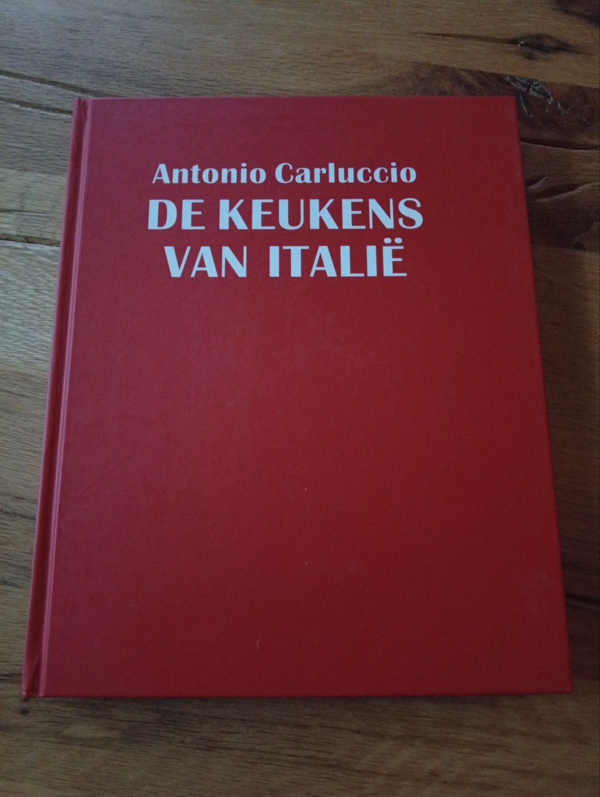 Antonio Carluccio: De Keukens van Italië - Kookboek, Boeken, Italië, Hoofdgerechten, Ophalen of Verzenden, Zo goed als nieuw