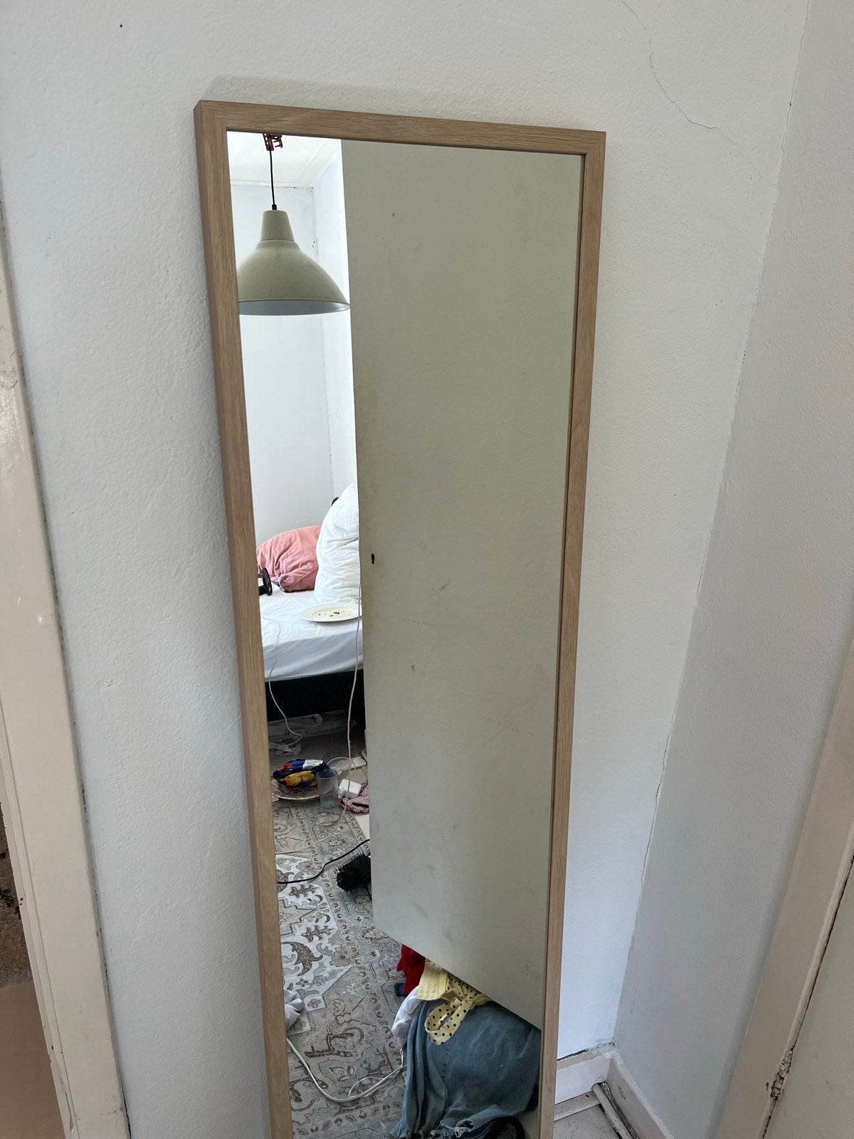 Grote IKEA spiegel met houten frame, zo goed als nieuw, Huis en Inrichting, Woonaccessoires | Spiegels, Ophalen of Verzenden, Zo goed als nieuw