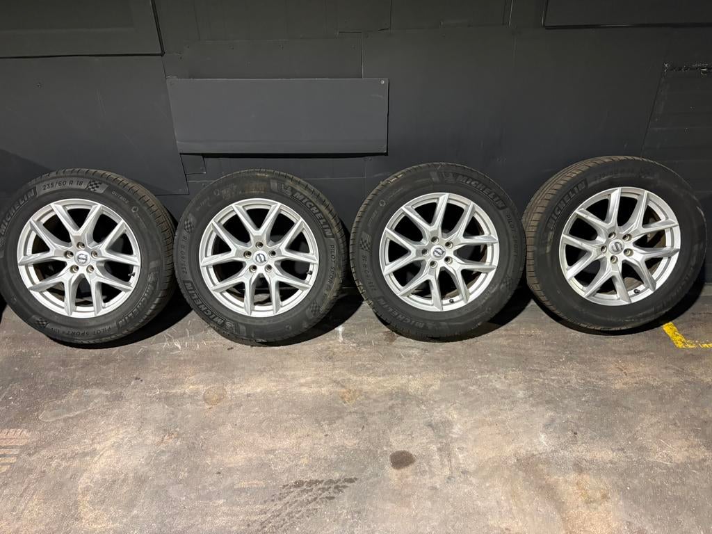 Volvo velgen en bandenset 235x60x18, Ophalen, 18 inch, Zomerbanden