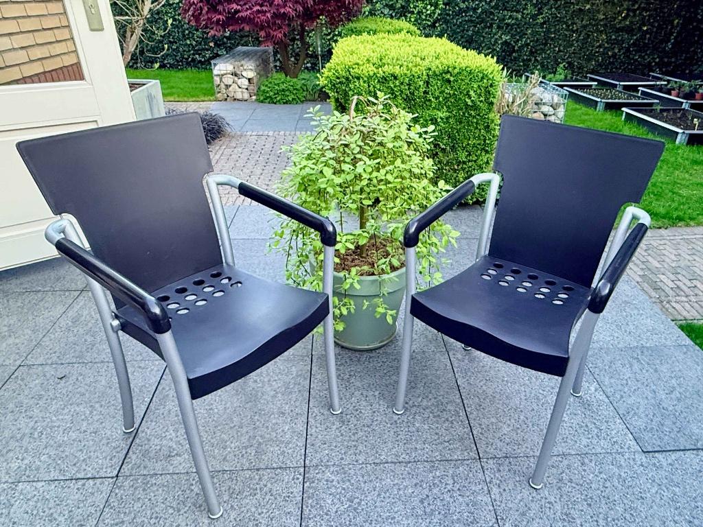 2 stapelbare Rovergarden tuinstoelen zwart/grijs, Ophalen, Gebruikt, Kunststof, Stapelbaar