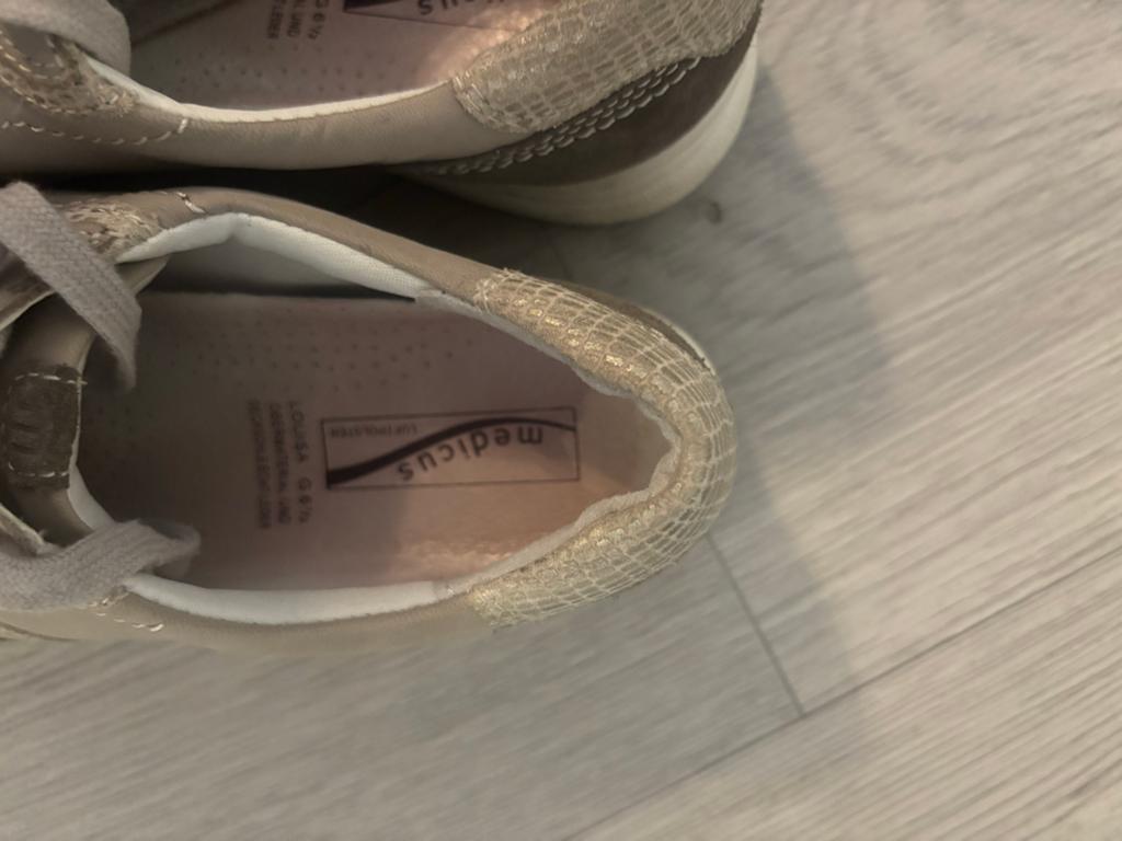 Medicus comfortabele sneakers - maat 40, Kleding | Dames, Schoenen, Ophalen of Verzenden, Gedragen, Beige, Sneakers of Gympen