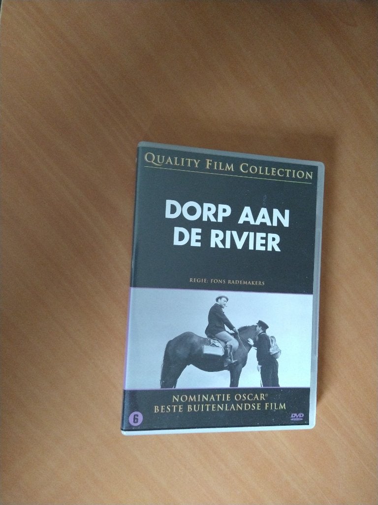 DVD Dorp aan de rivier (regie: Fons Rademakers), Ophalen of Verzenden, Zo goed als nieuw