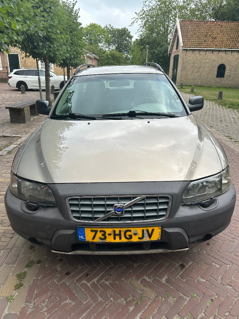 Volvo XC70 2.4 T  AWD AUT 2001 Beige, Auto's, Automaat, 1800 kg, 1657 kg, Beige