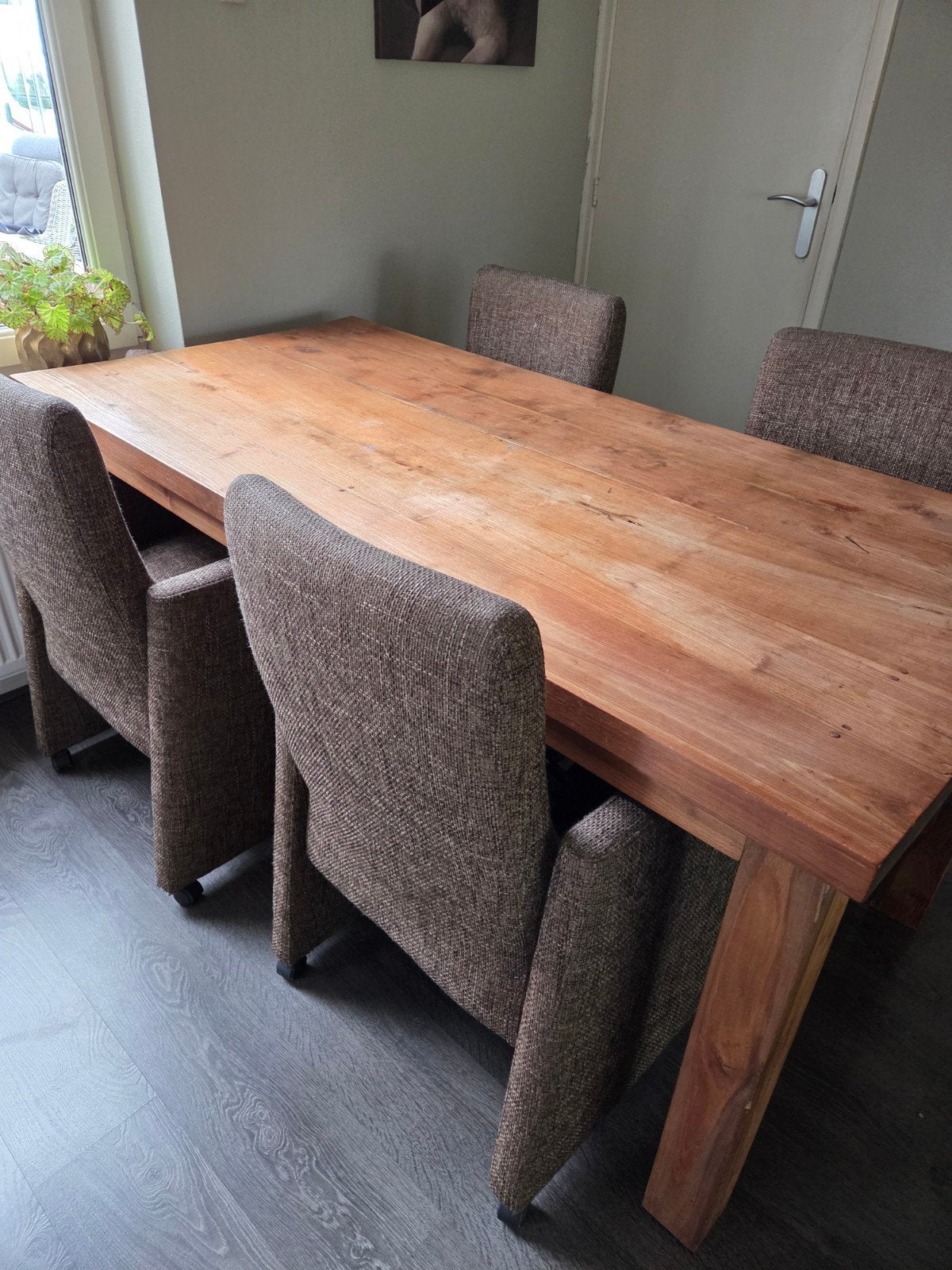 Teakhouten eethoektafel met 4 stoelen op wieltjes, Ophalen, Gebruikt, Teakhout, 50 tot 100 cm