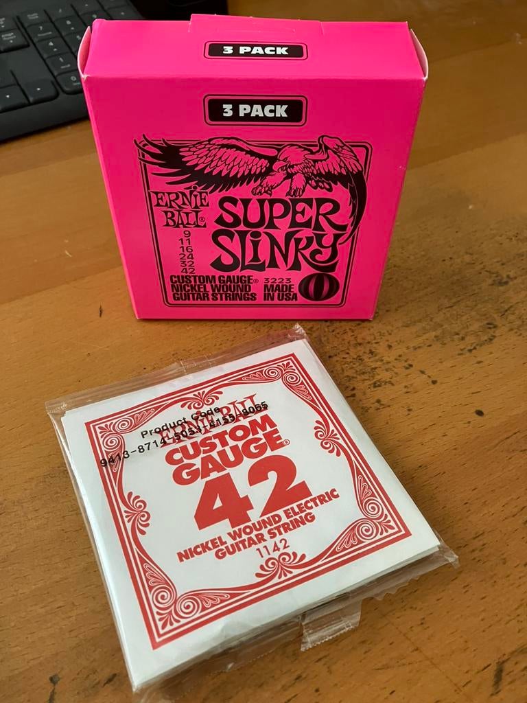 4 sets Ernie Ball Super Slinky 09-42, Ophalen of Verzenden, Nieuw