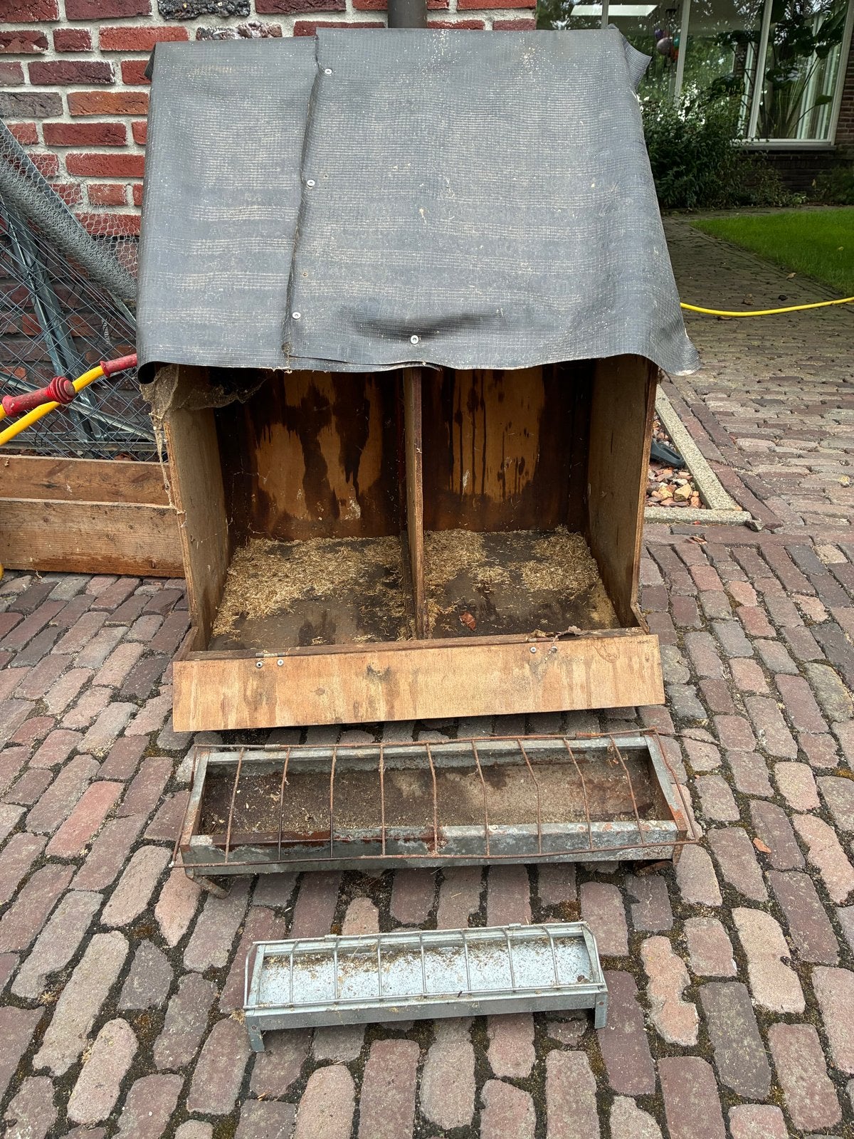 Leghok/legnest voor kippen inclusief voerbakjes, Ophalen, Gebruikt, Drinken en Voederen