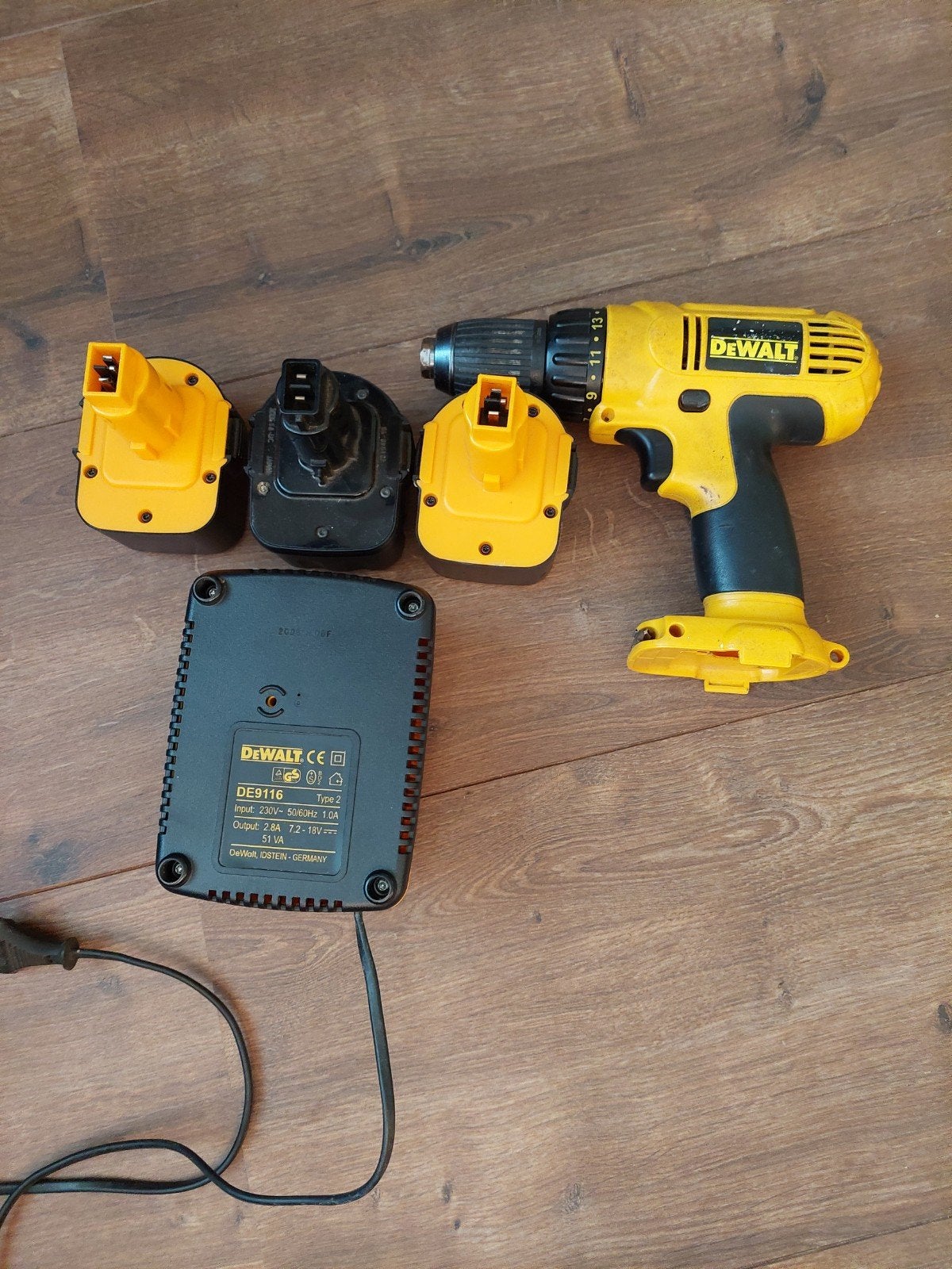 De Walt accuboormachine DC756 3 x accu, Doe-het-zelf en Verbouw, Ophalen of Verzenden, Zo goed als nieuw, 600 watt of meer, Boor- en Schroefmachine