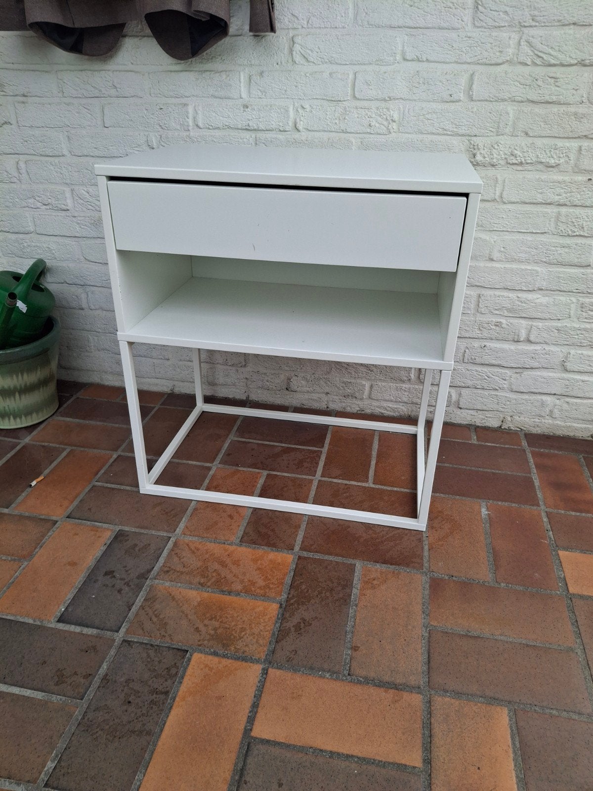 Ikea  vikhammer wit nachtkastje met lade en open vak, Ophalen, Hout, 45 tot 65 cm, 55 tot 70 cm