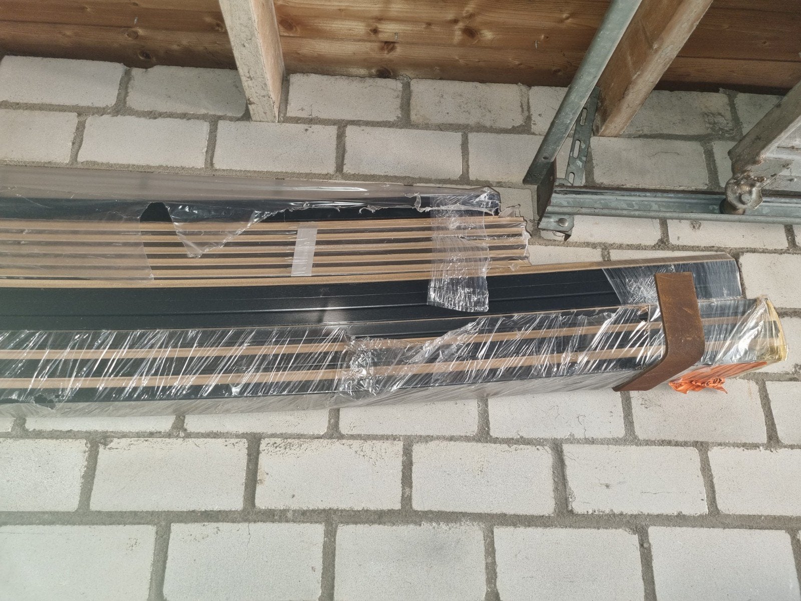 16 zwarte MDF plinten - 12 cm hoog, Ophalen, Nieuw, Mdf, 250 cm of meer