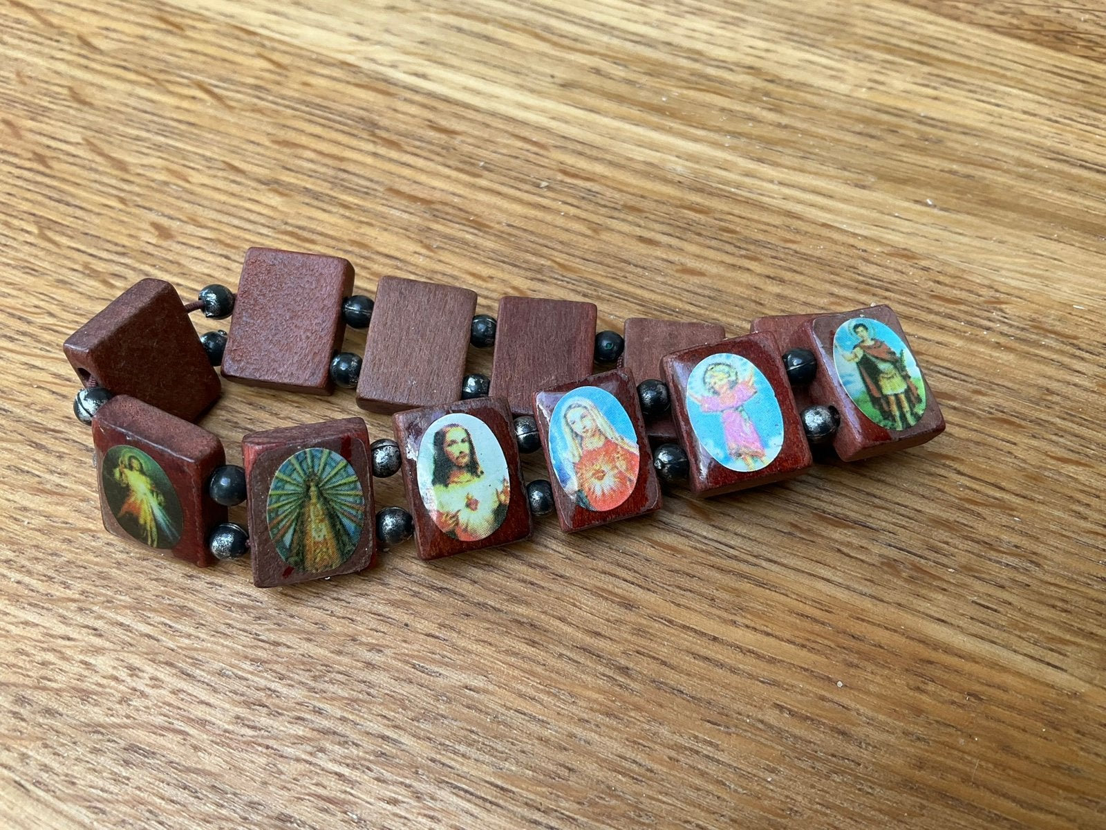 Houten armband met Bescherm Heiligen, Ophalen of Verzenden, Zo goed als nieuw, Bruin, Hout