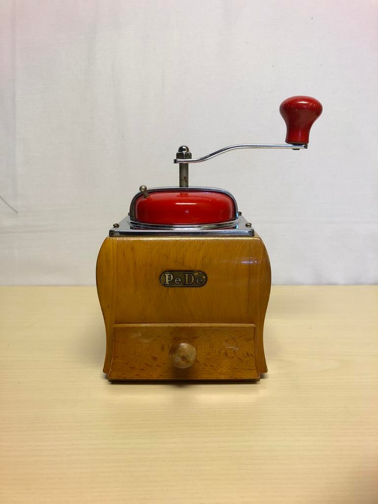 Vintage koffiemolen., Ophalen