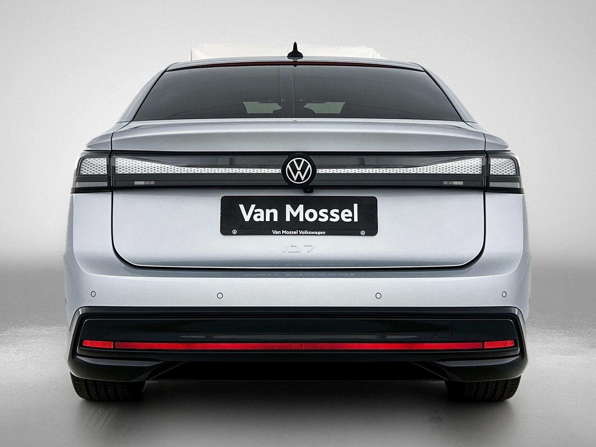 Volkswagen ID.7 Pro Business 77 kWh 286 PK | IQ Lights | Ele, Automaat, Gebruikt, 595 km, 2084 kg