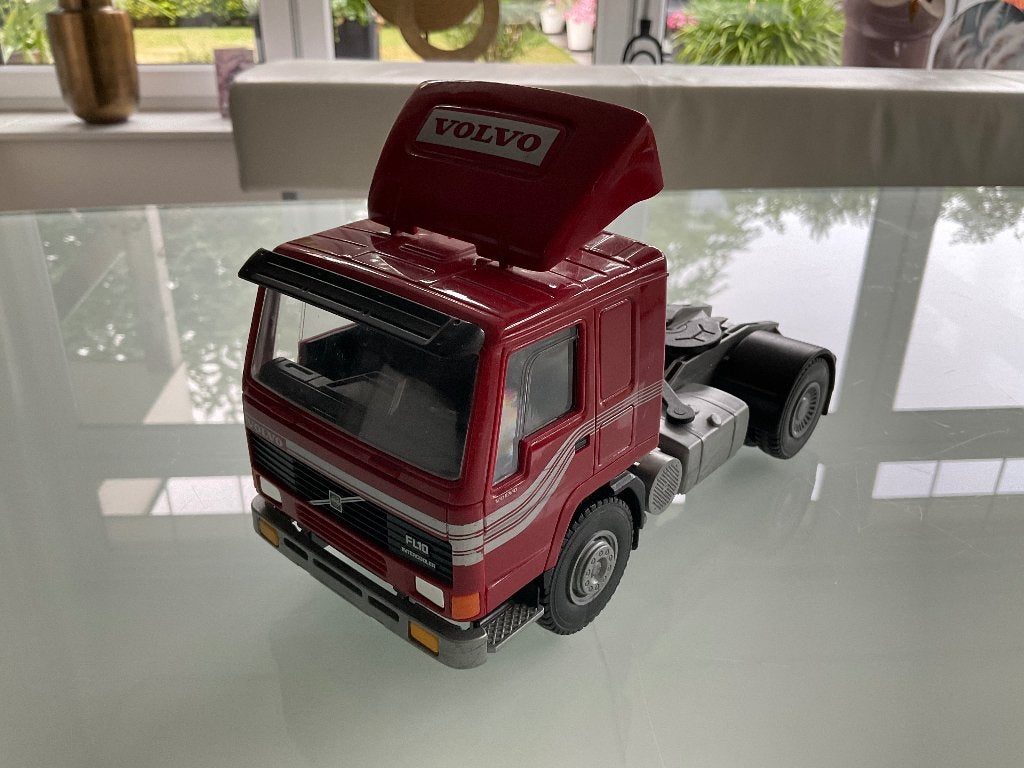EMEK VOLVO FL10 Schaal 1:25 Made in Finland, Verzenden, Zo goed als nieuw, Bus of Vrachtwagen, Overige merken