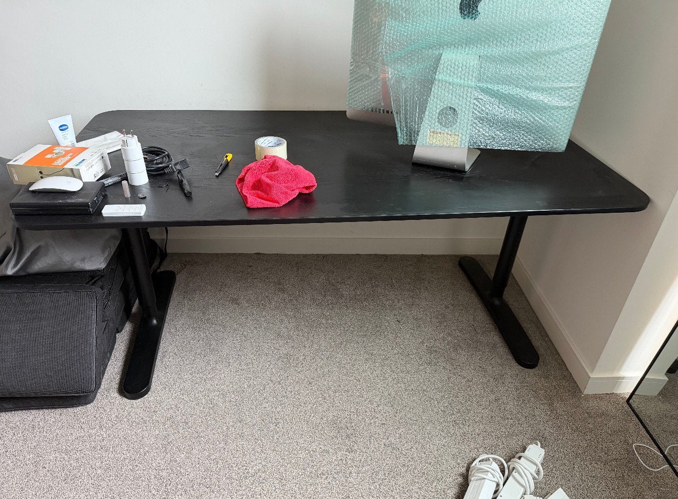 **GRATIS BUREAU IKEA ZWART **, Ophalen, Zo goed als nieuw
