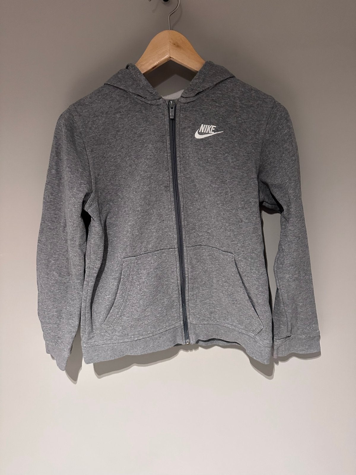 Nike hoodie grijs maat 158, Ophalen of Verzenden, Gebruikt, Jongen of Meisje