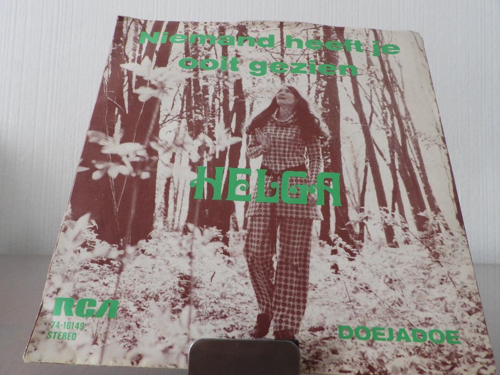 single Helga  – Niemand Heeft Je Ooit Gezien -Doejadoe, Ophalen of Verzenden, Gebruikt, Pop