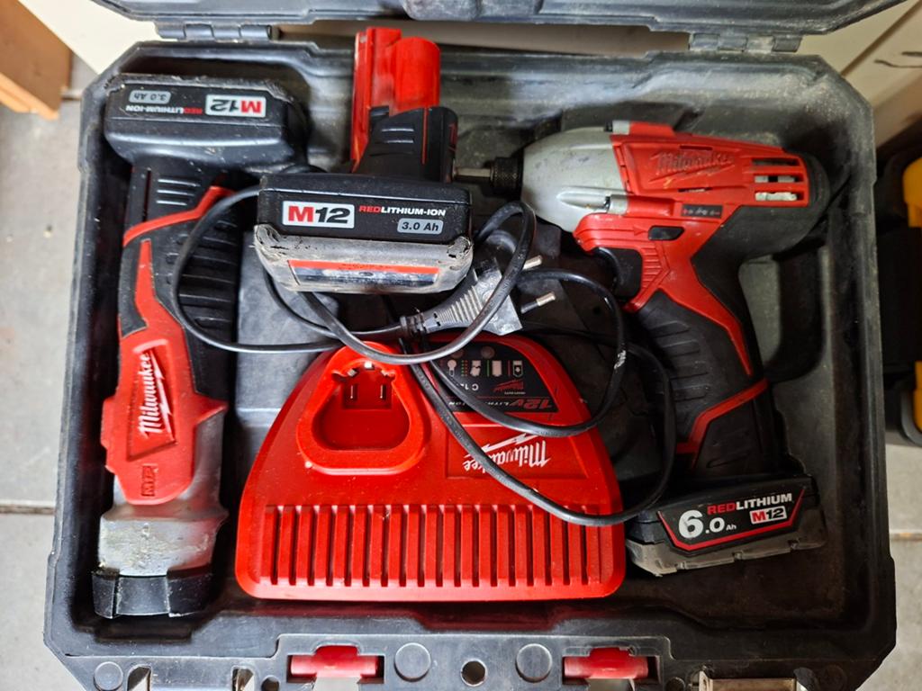 Milwaukee accuboormachine met zaklamp in koffer, Ophalen, Boormachine