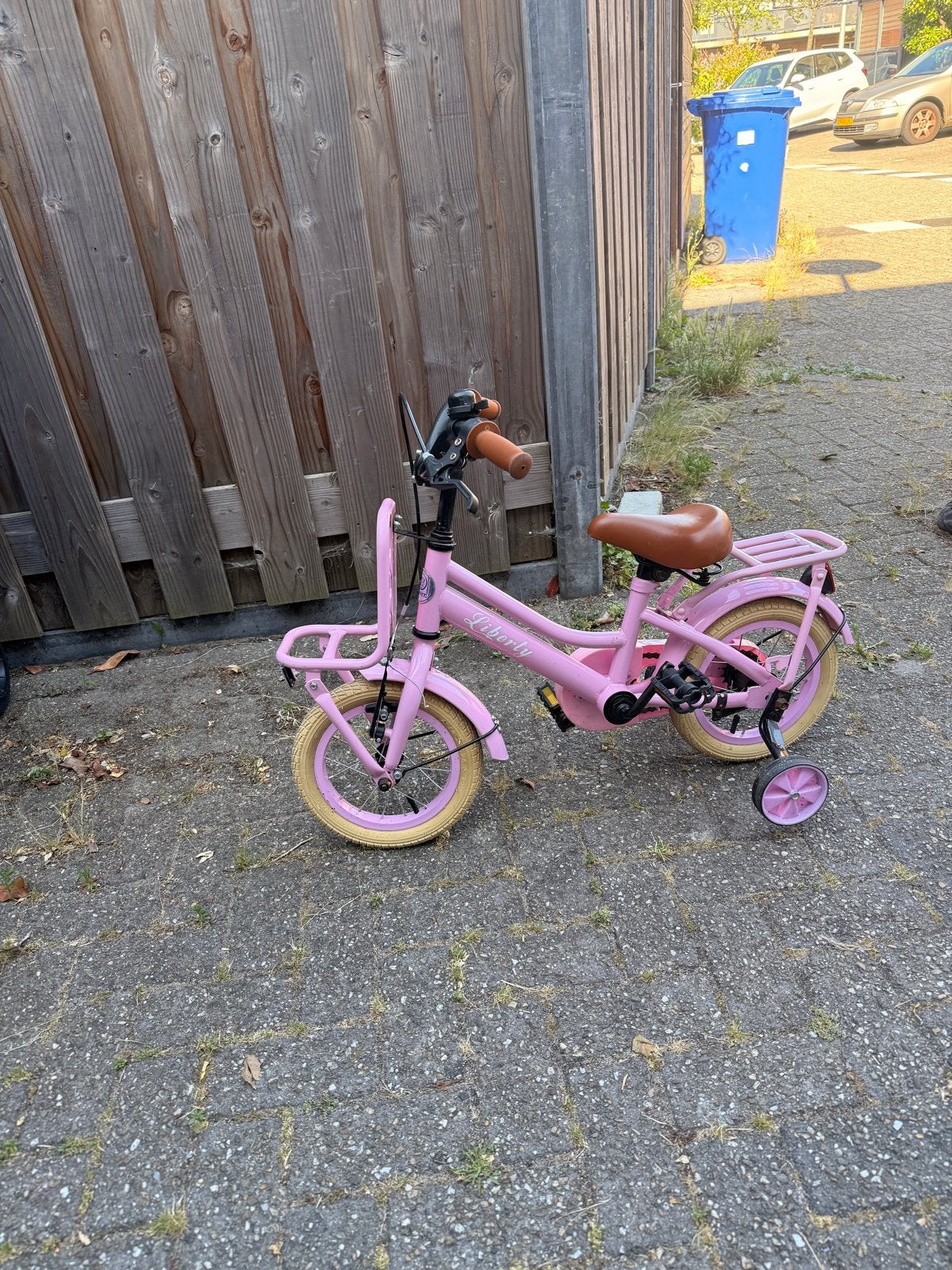 Roze kinderfiets met zijwieltjes - Liberty - 12 inch, Fietsen en Brommers, Fietsen | Kinderfietsjes, Ophalen, Terugtraprem, Zijwieltjes