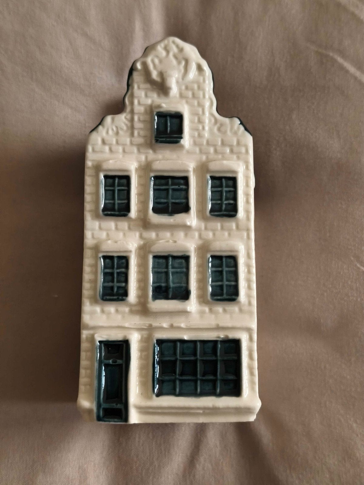 KLM Huisje 72 Bols Delfts Blauw - gevuld met origineel seal., Ophalen of Verzenden, Gebruikt, 61 t/m 80, Gevuld