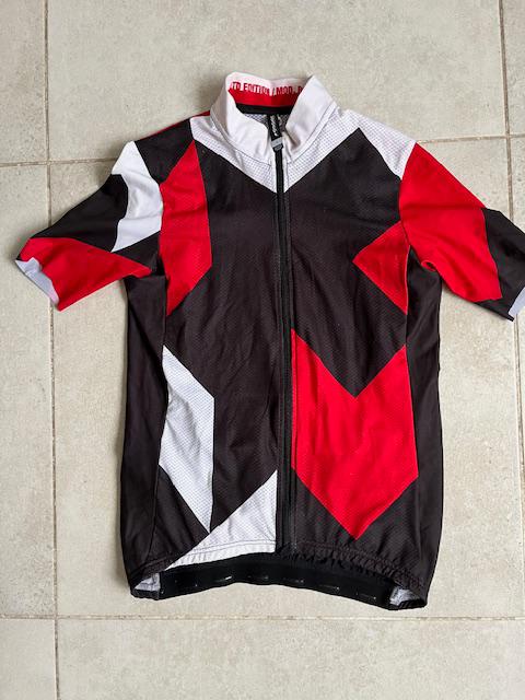 Wielershirt zwart rood wit maat L, Ophalen of Verzenden, Zo goed als nieuw